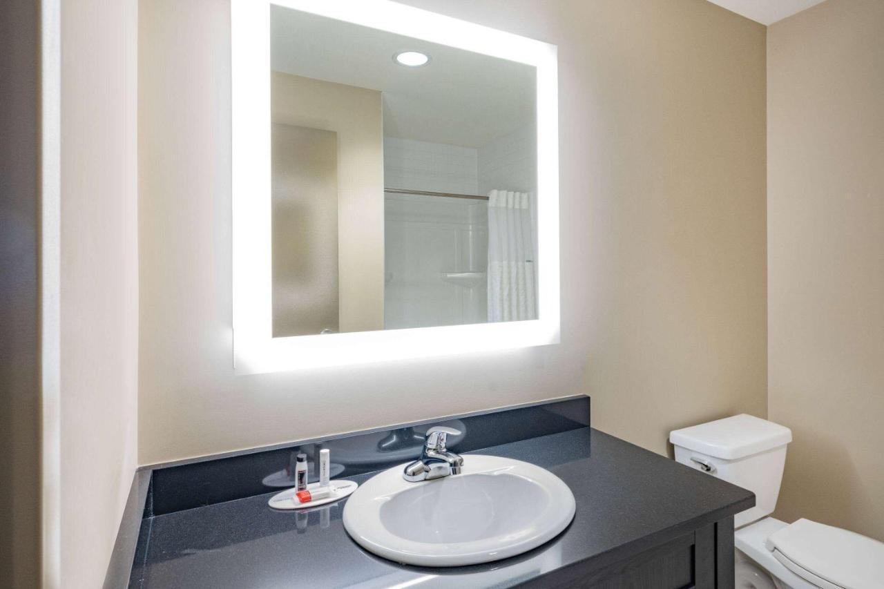 Hotel Super 8 By Wyndham Moosonee Esterno foto