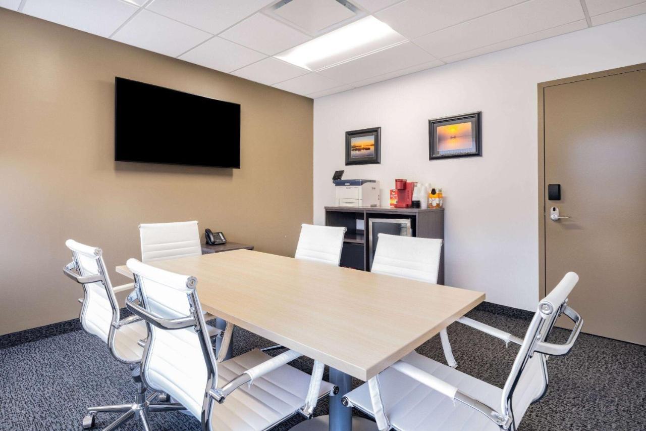 Hotel Super 8 By Wyndham Moosonee Esterno foto